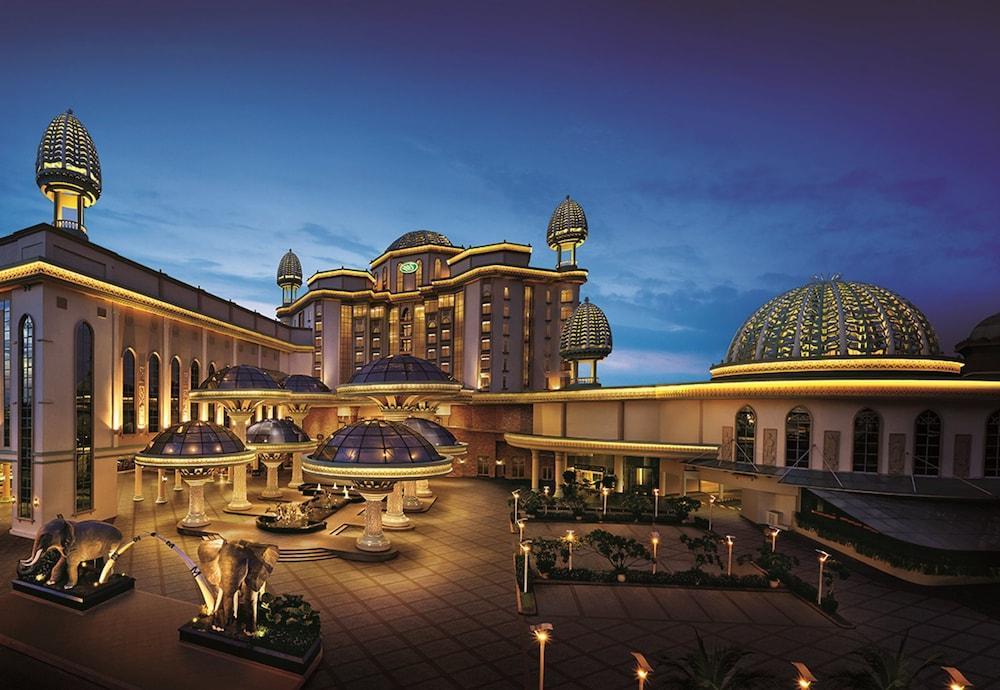 Sunway Resort Hotel Петалинг Джая Екстериор снимка The Palace of the Golden Horses