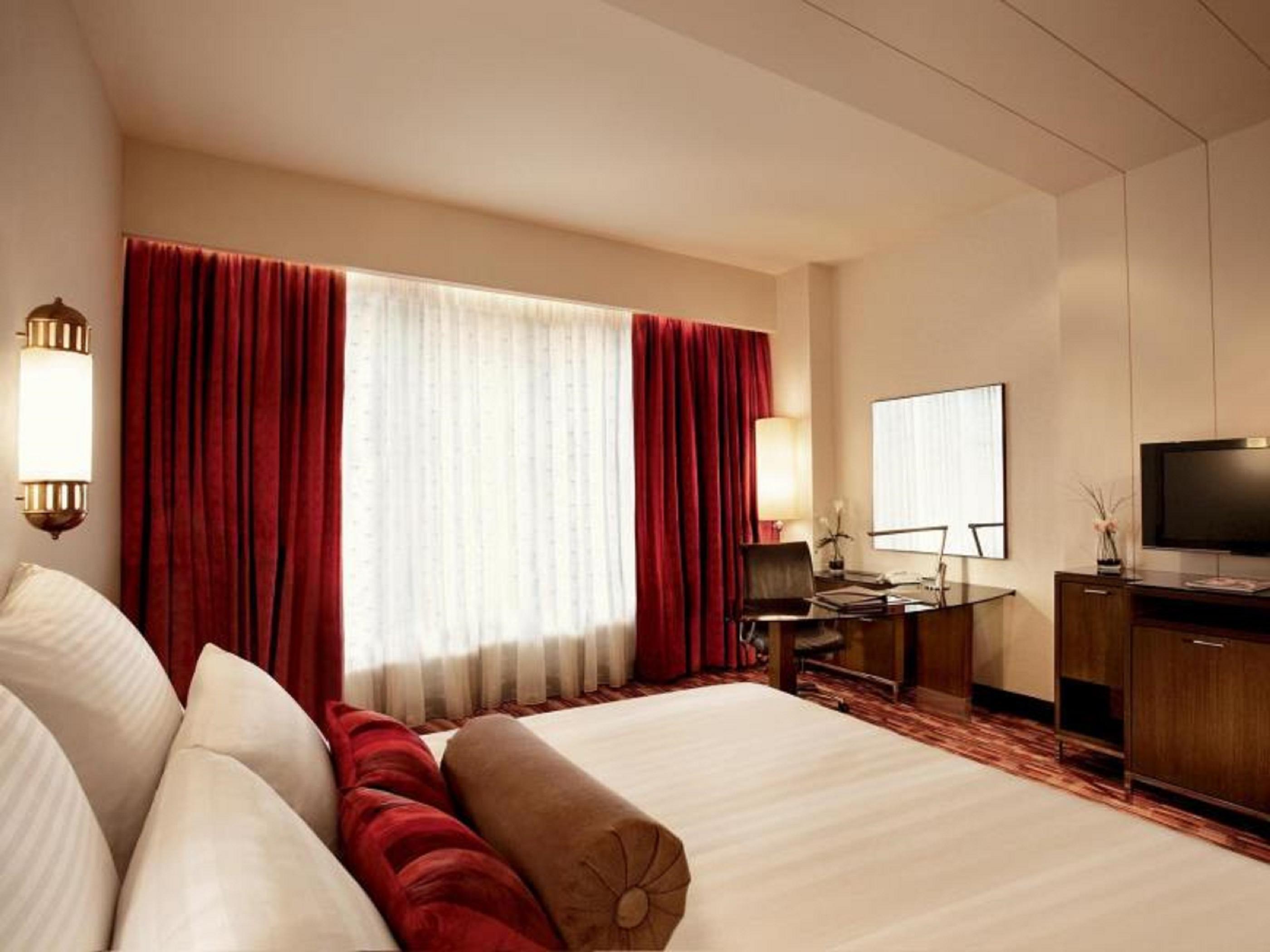 Sunway Resort Hotel Петалинг Джая Екстериор снимка A room at the Taj Mahal Palace