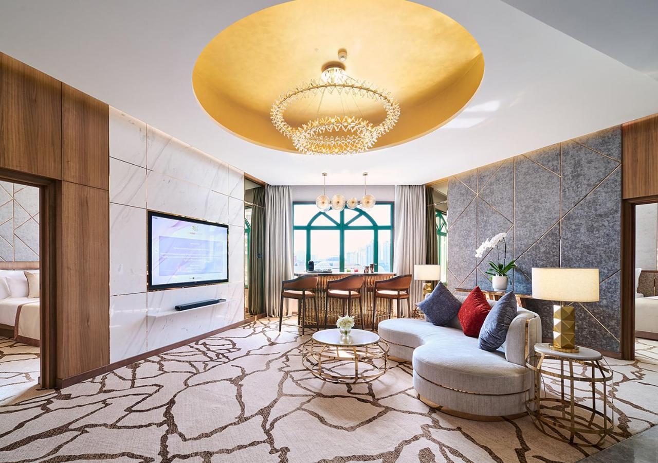 Sunway Resort Hotel Петалинг Джая Екстериор снимка A suite at the hotel