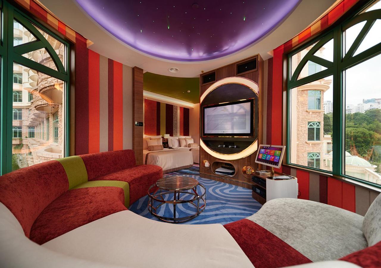 Sunway Resort Hotel Петалинг Джая Екстериор снимка The interior of a suite at the hotel
