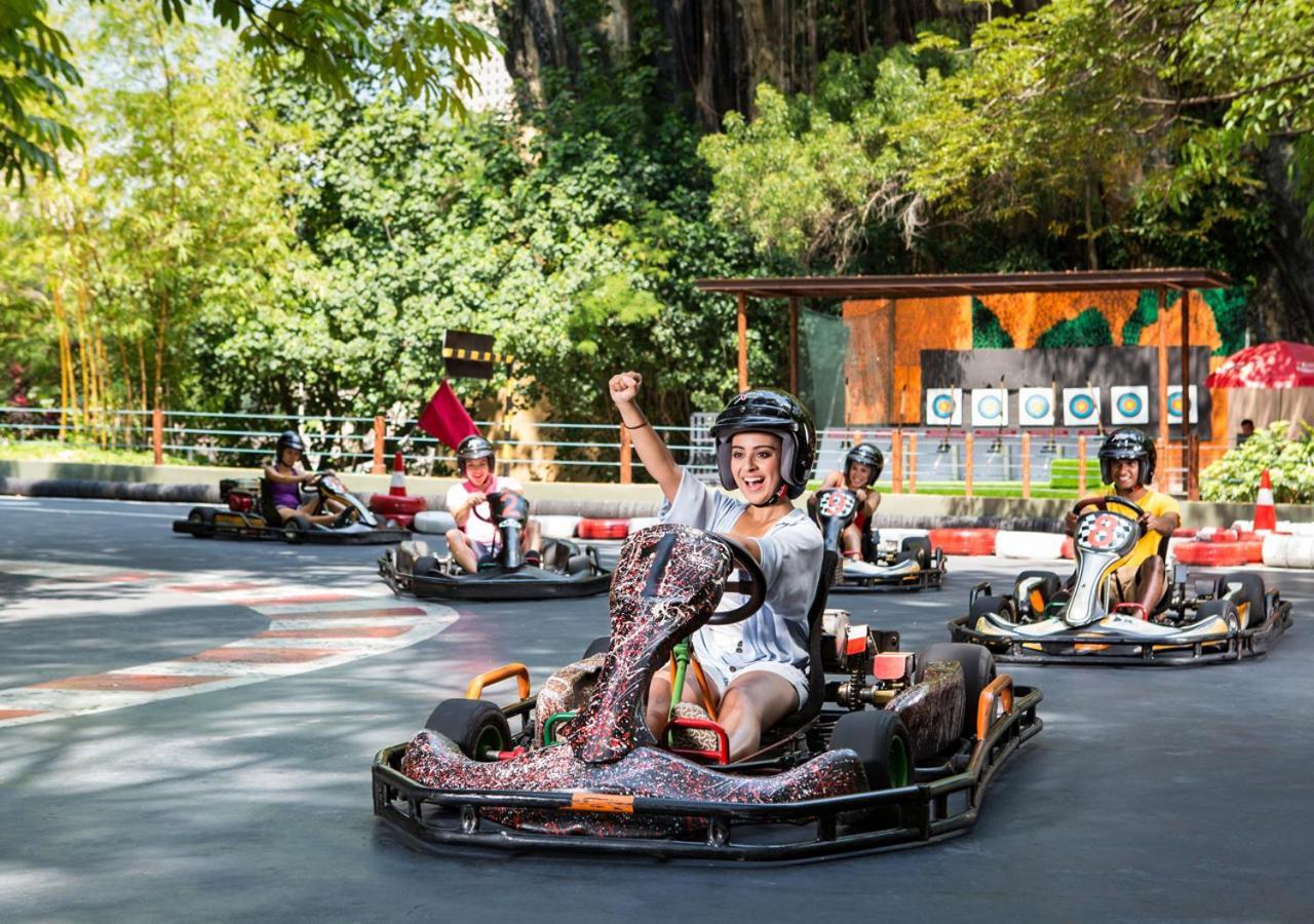 Sunway Resort Hotel Петалинг Джая Екстериор снимка Kart racing at the park
