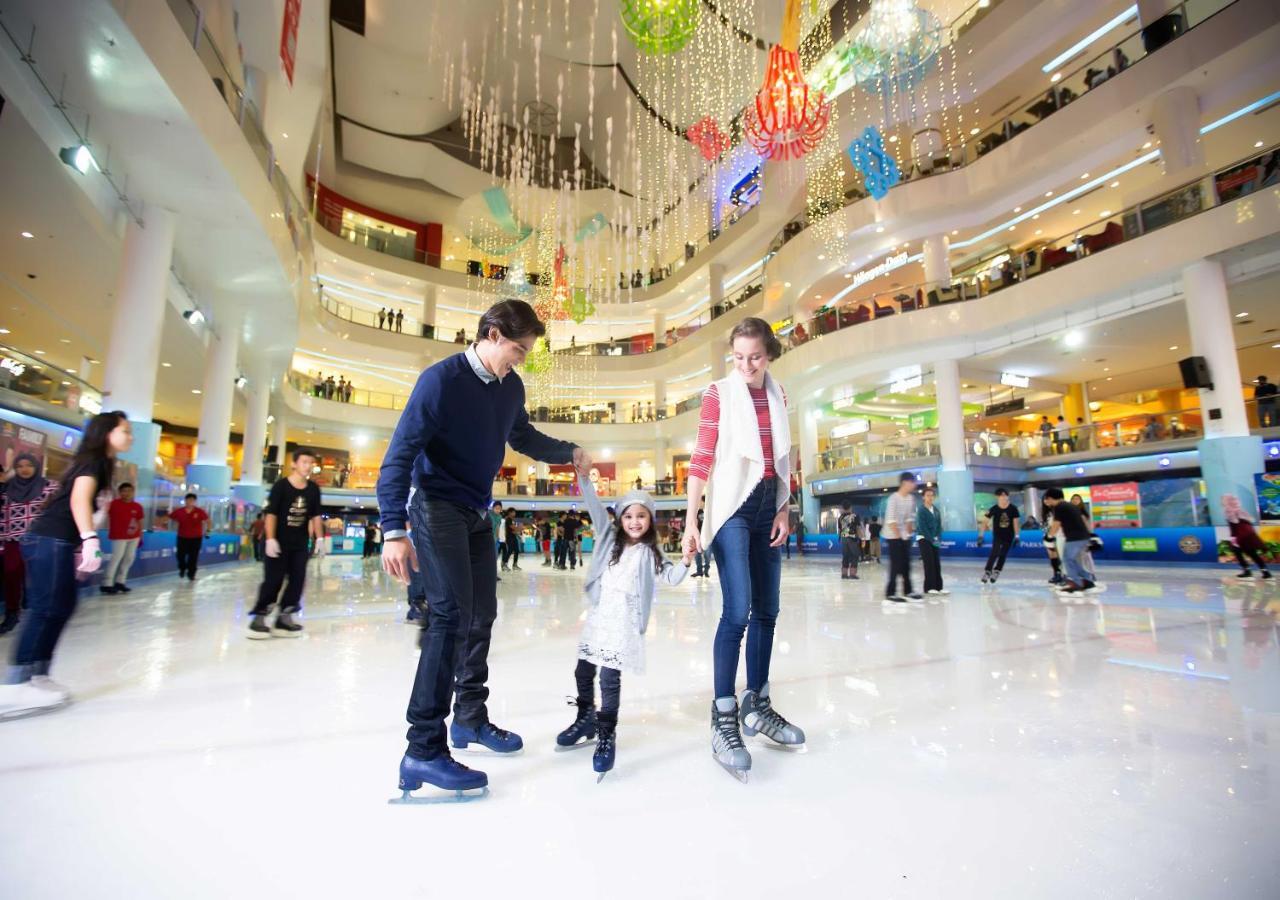 Sunway Resort Hotel Петалинг Джая Екстериор снимка Ice rink at the mall